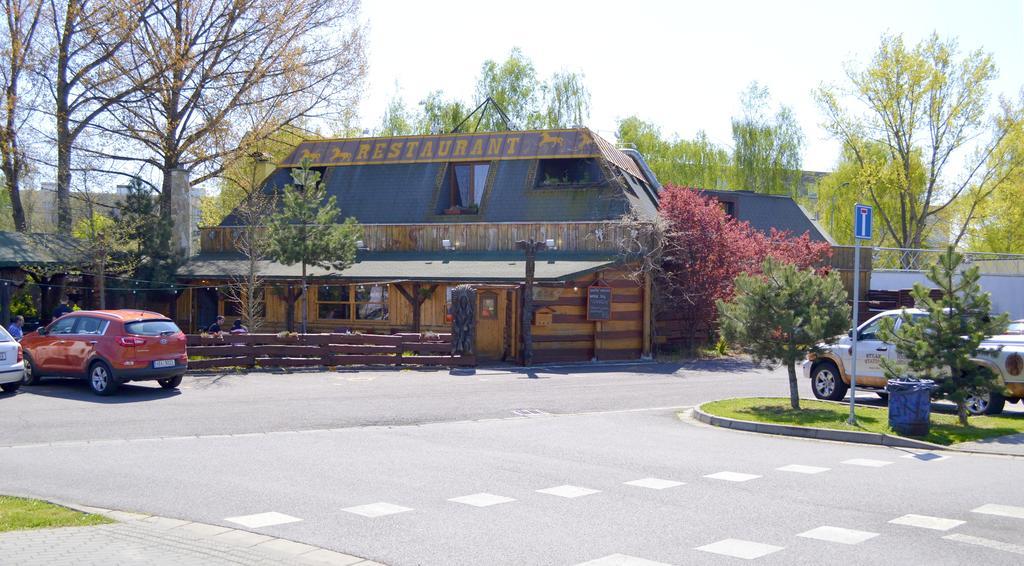Restaurant A Penzion Steak Station Pardubice Dış mekan fotoğraf